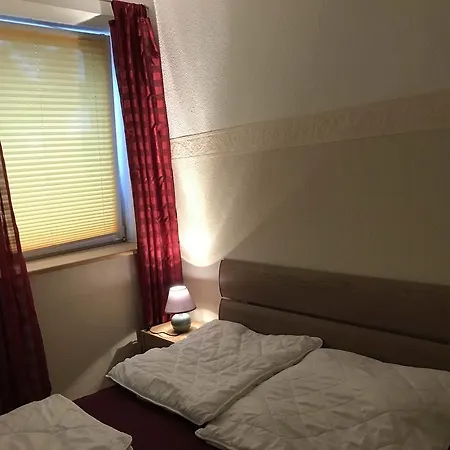 Zur Alten Schule Apartment *