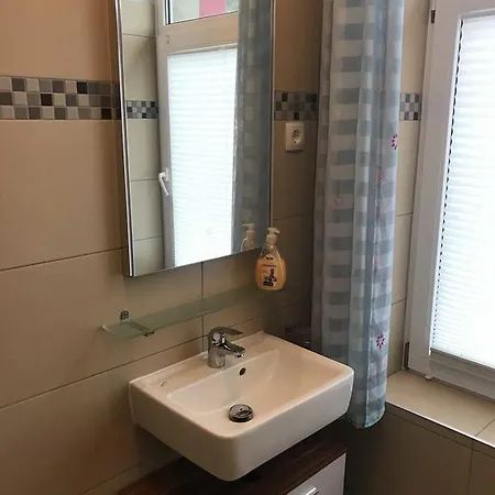 Zur Alten Schule Apartment *